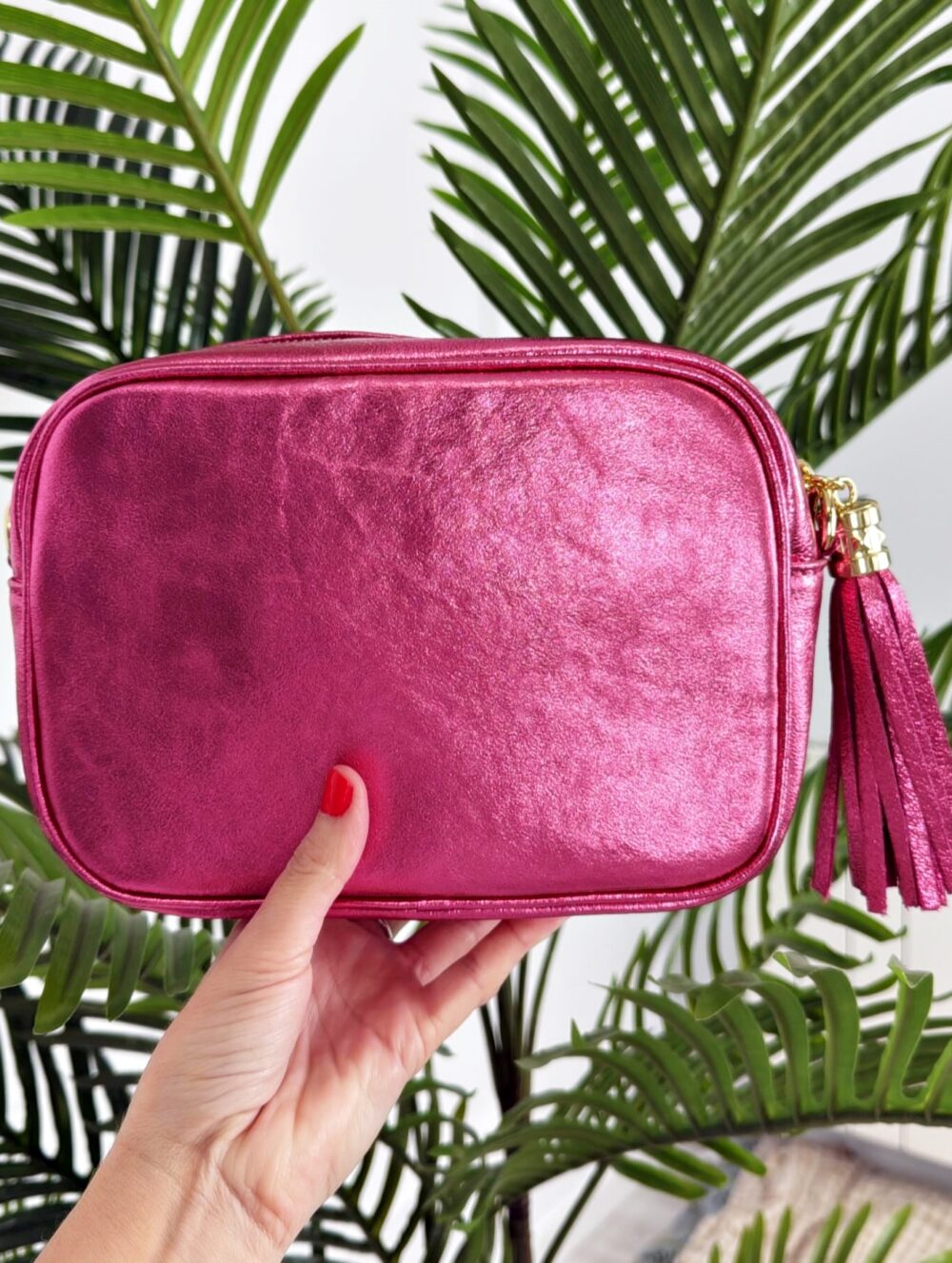 Bolso piel borla fucsia