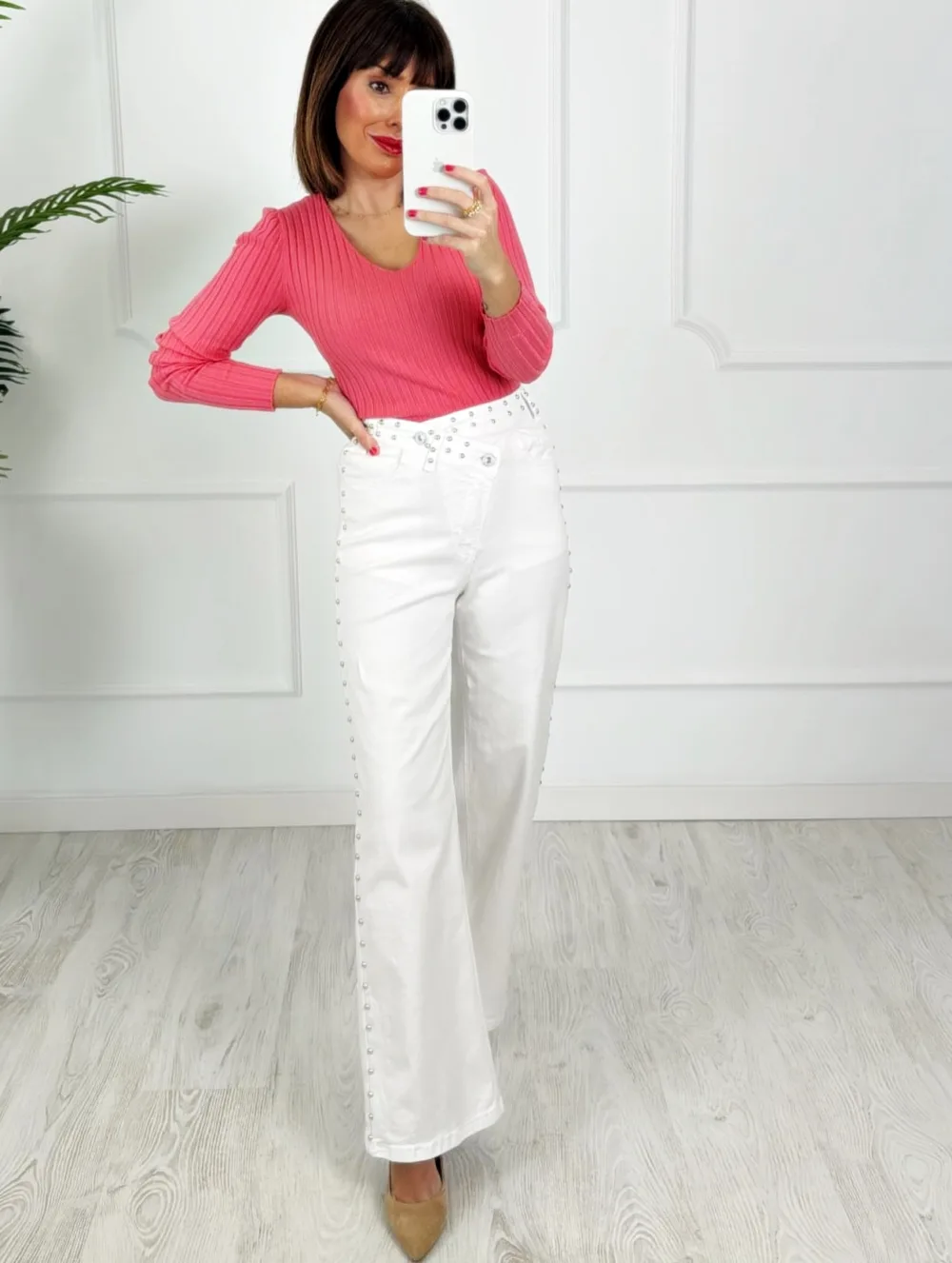 Pantalón asimétrico tachas blanco