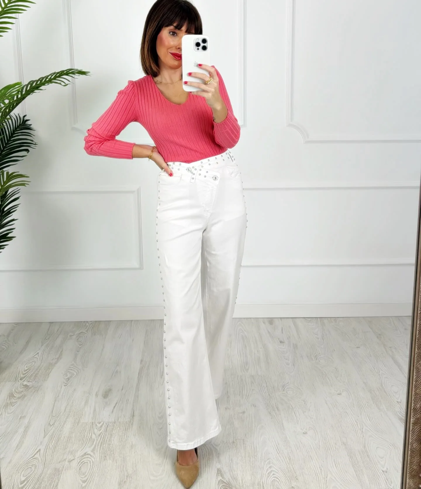 Pantalón asimétrico tachas blanco