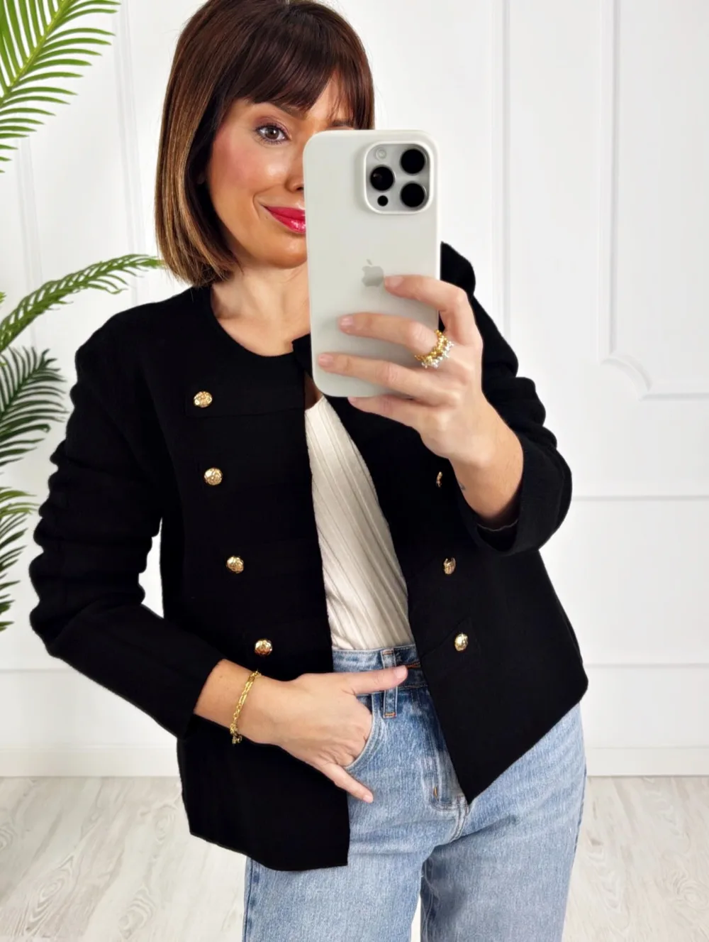 Chaqueta botones dorados negra