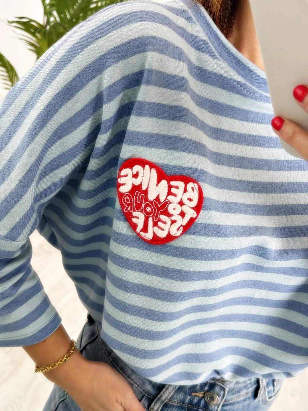 Camiseta parche rayas azul - Imagen 4