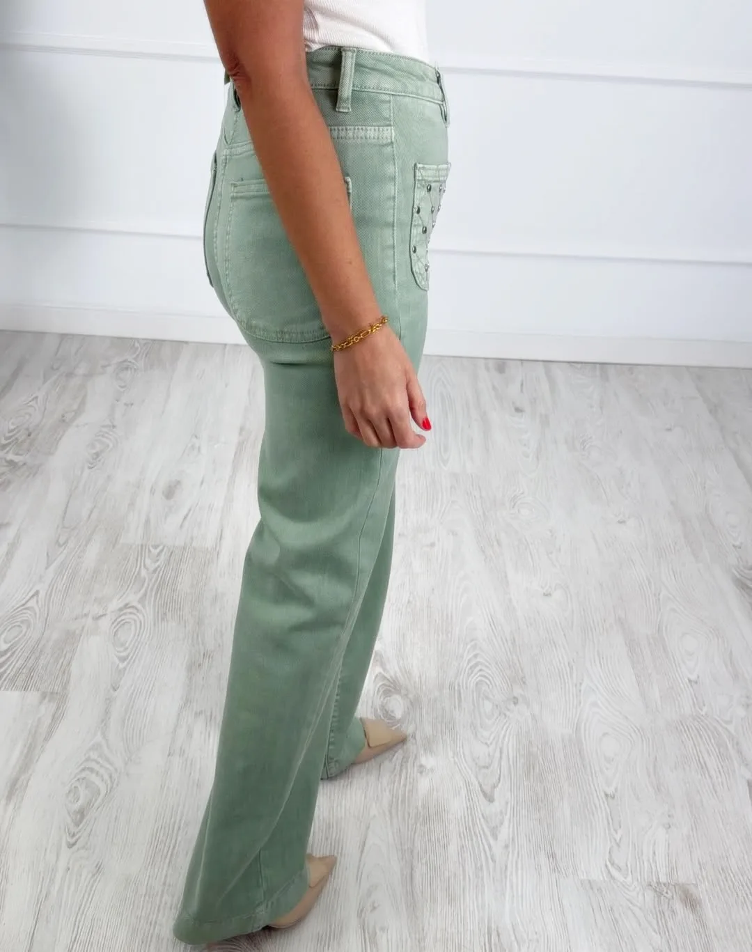 Pantalón bolsillos tachas verde - Imagen 2