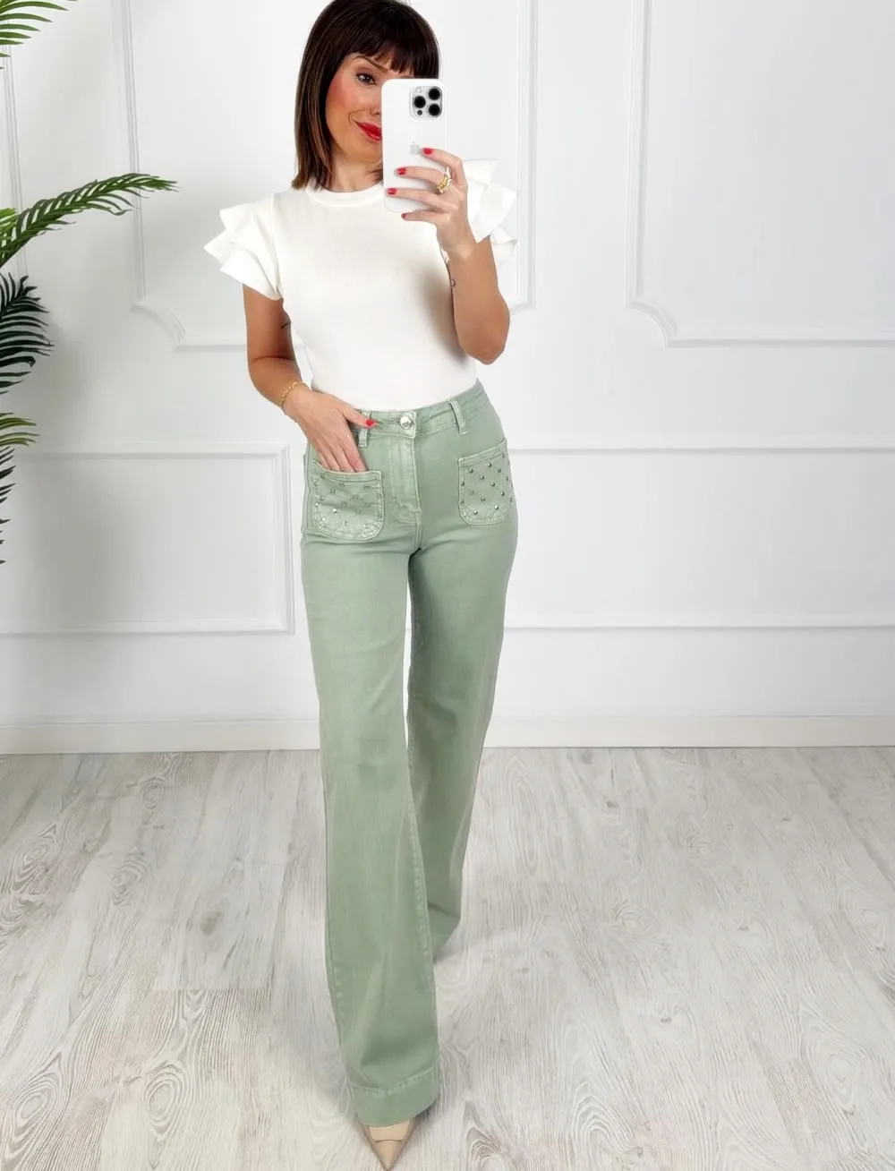Pantalón bolsillos tachas verde