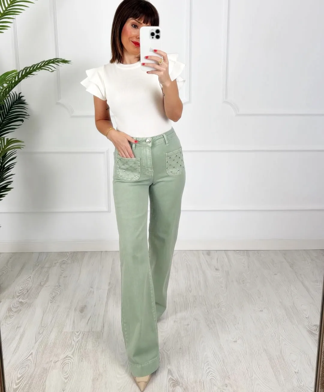 Pantalón bolsillos tachas verde