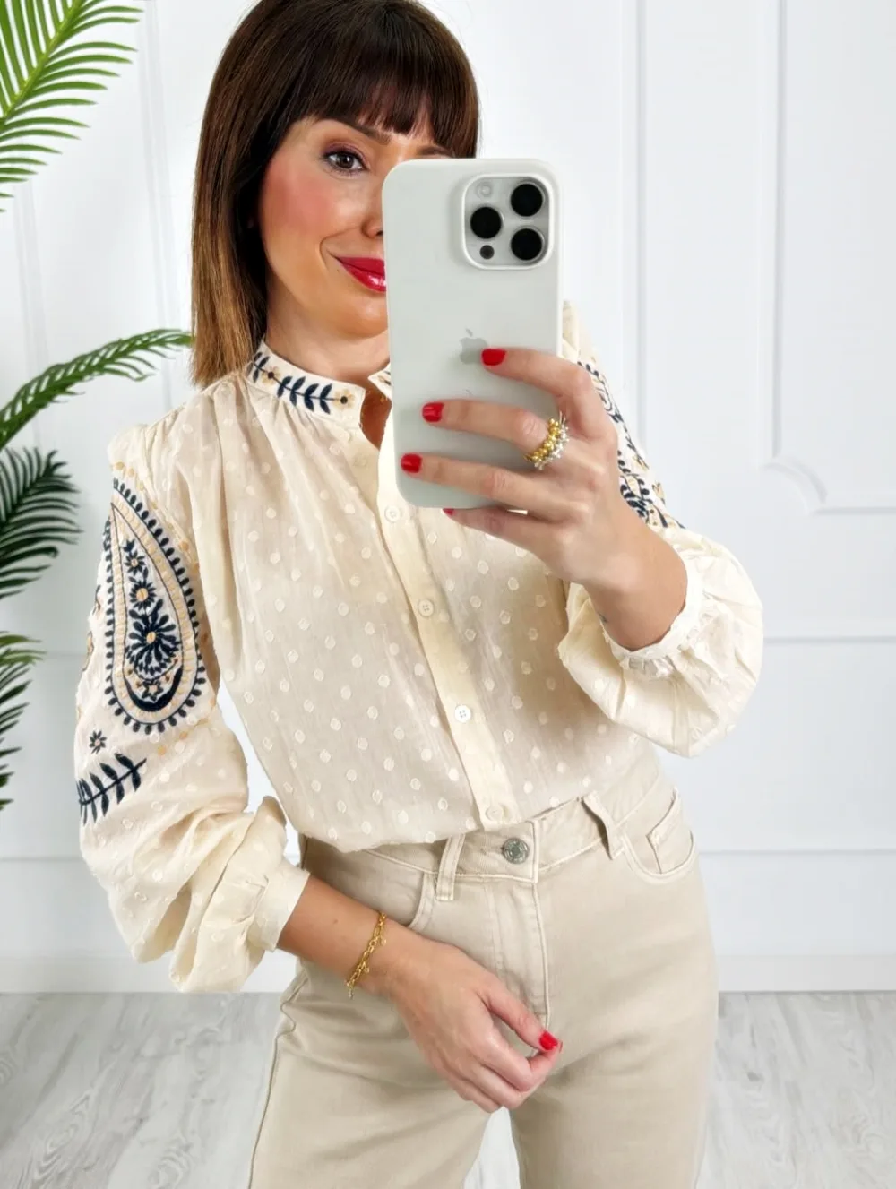 Blusa bordados beige