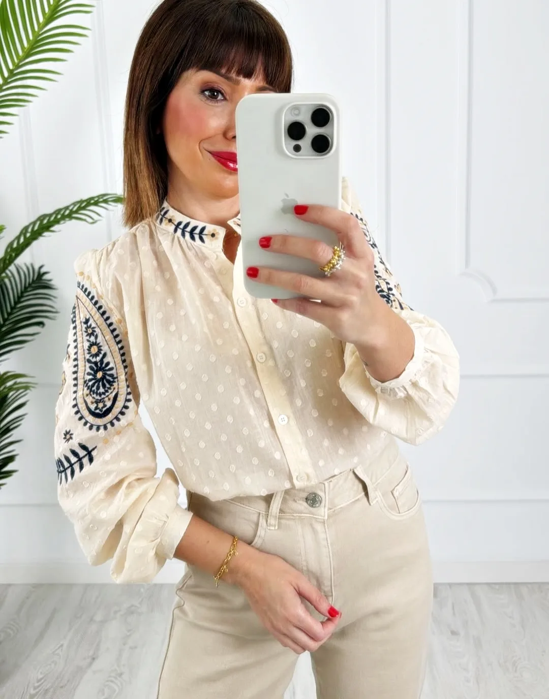 Blusa bordados beige
