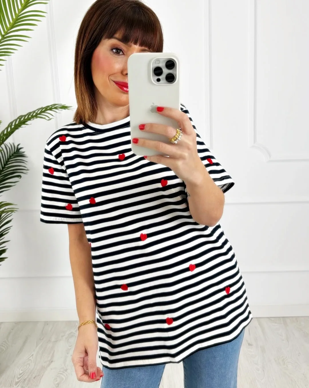 Camiseta rayas corazones bordados negra - Imagen 2
