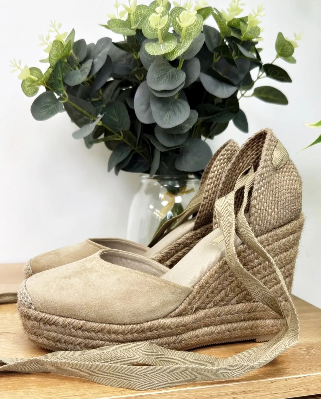 Cuña alta lazo taupe