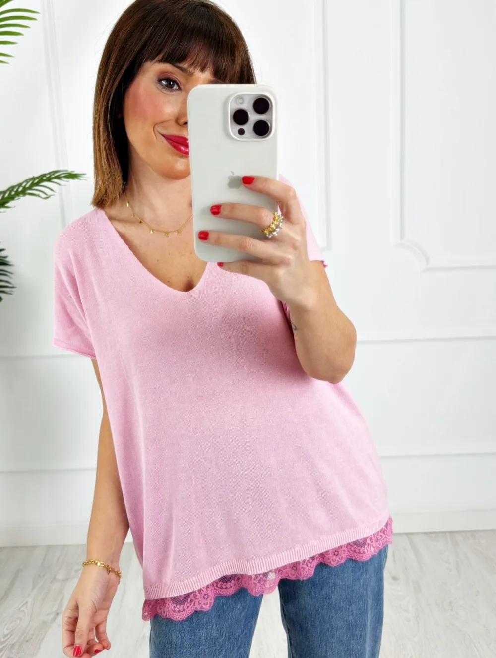 Camiseta pico encaje rosa