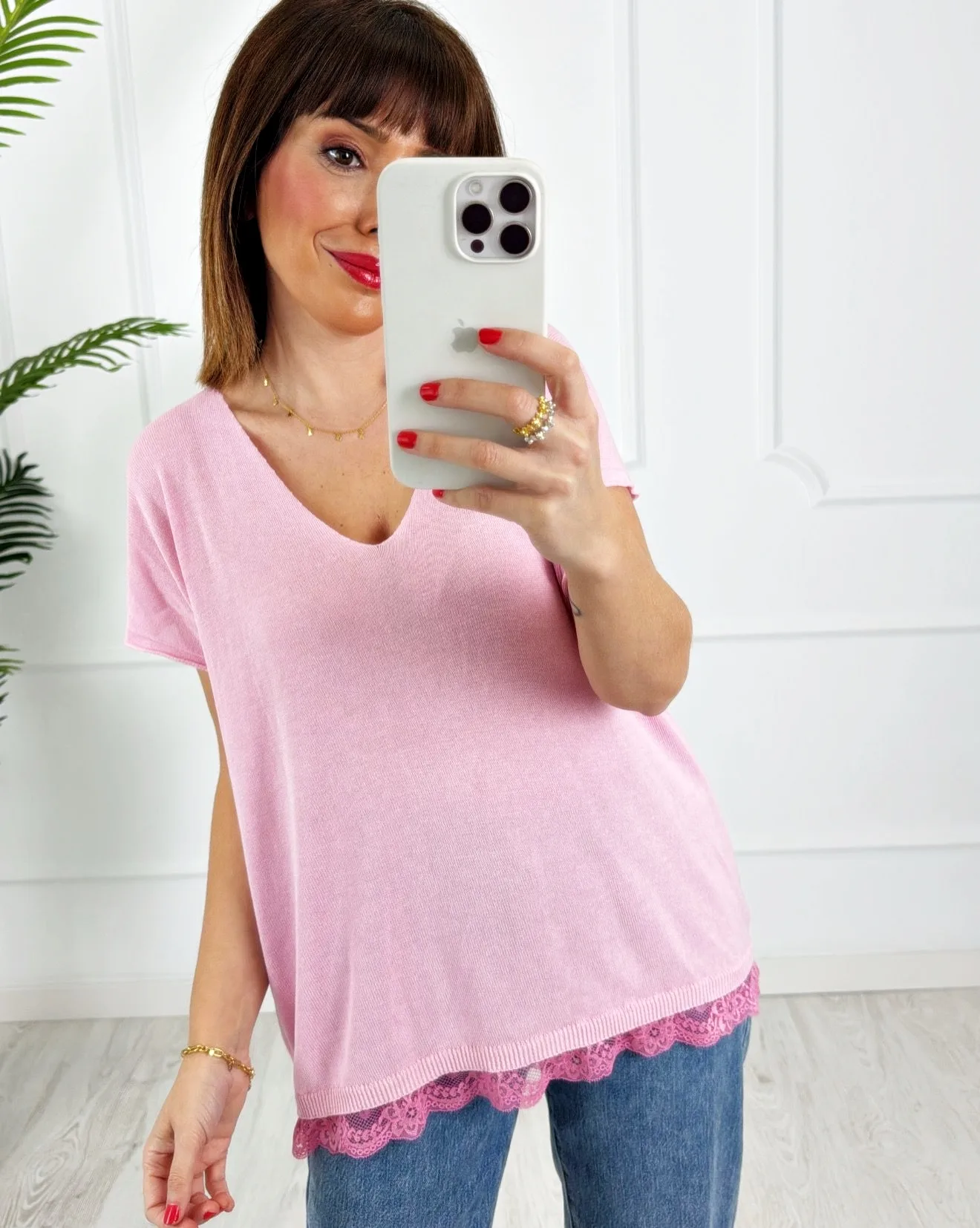 Camiseta pico encaje rosa