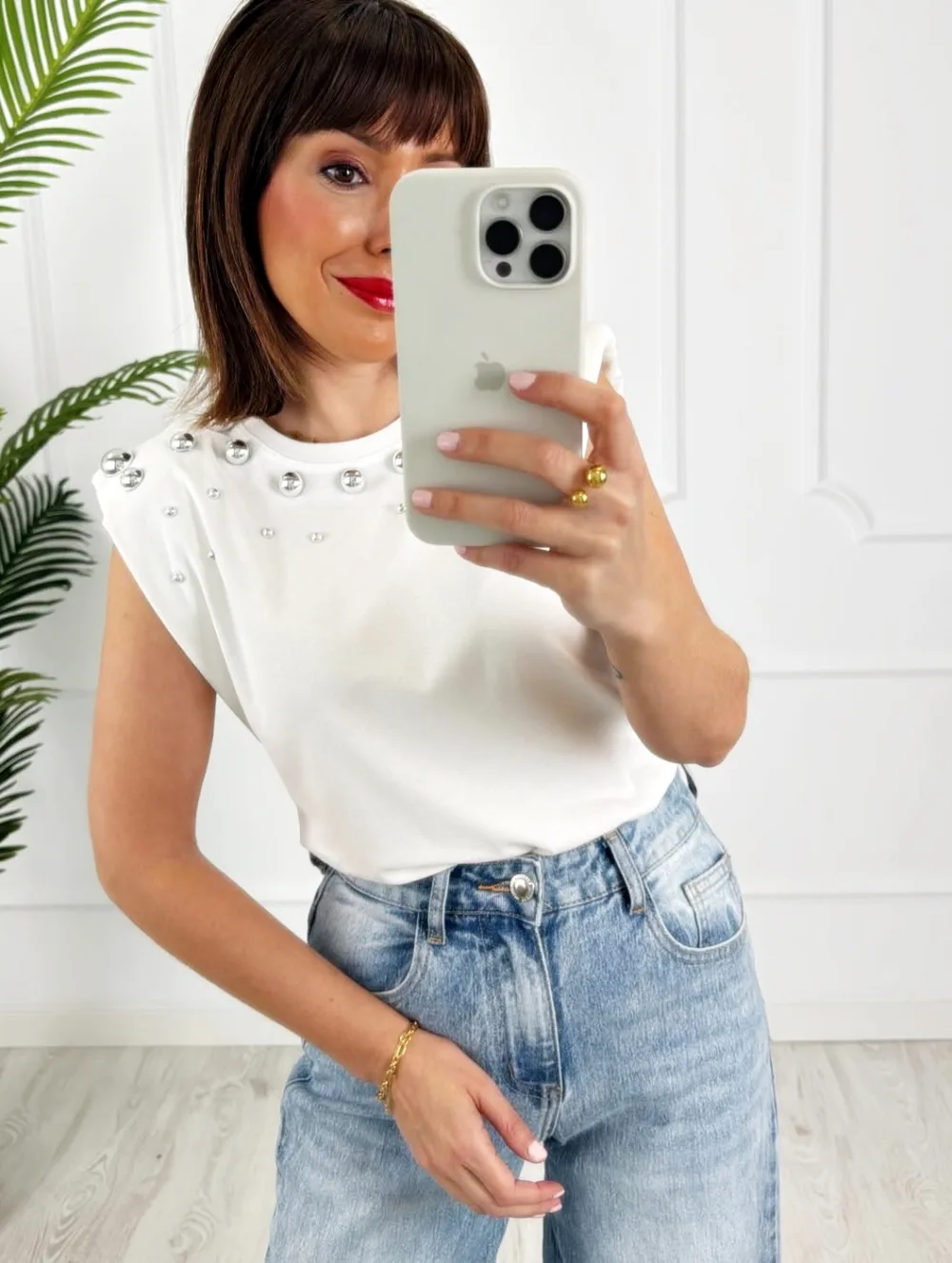 Camiseta hombreras bolas blanca