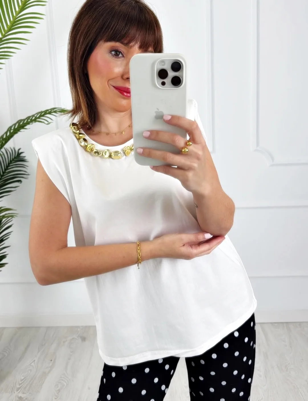 Camiseta hombreras collar blanca - Imagen 2
