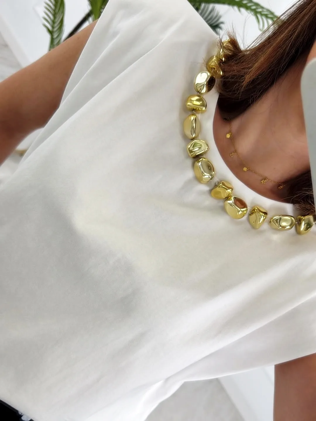 Camiseta hombreras collar blanca - Imagen 3