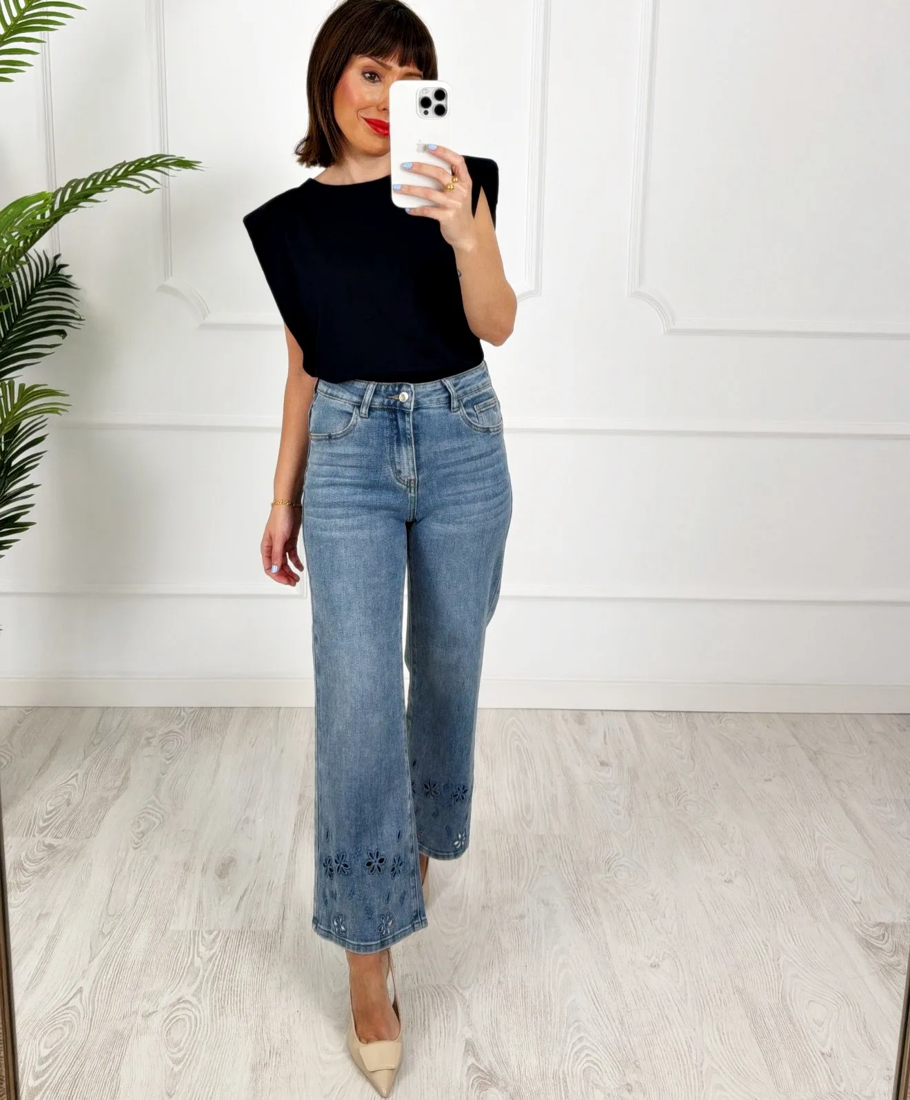 Pantalón denim bajo flores bordadas - Imagen 4