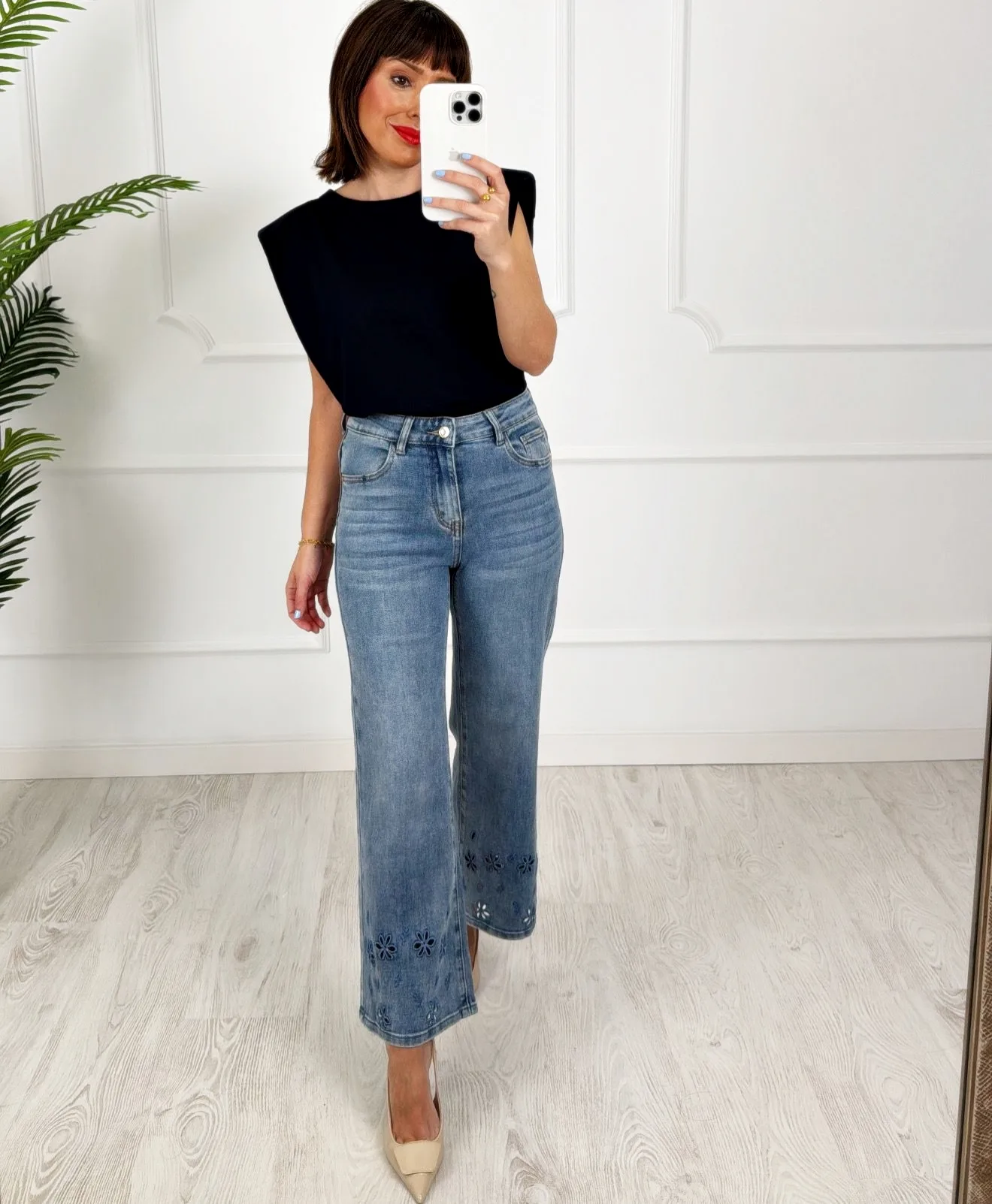 Pantalón denim bajo flores bordadas - Imagen 3